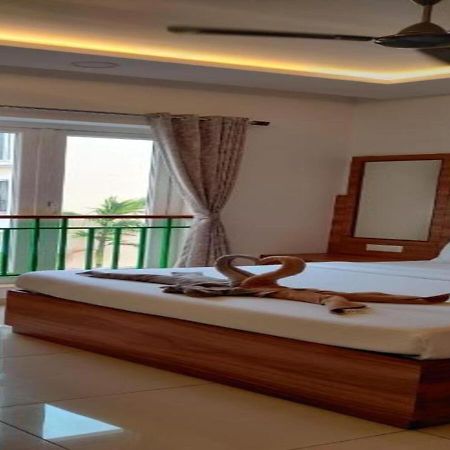 Eerus Den - A Luxurious 2 Bedroom Apartment By Leela Homes アーポラ エクステリア 写真