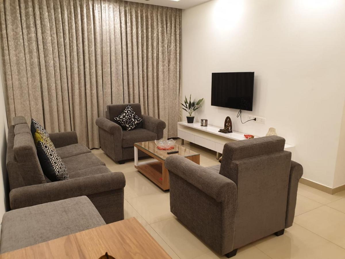 Eerus Den - A Luxurious 2 Bedroom Apartment By Leela Homes アーポラ エクステリア 写真